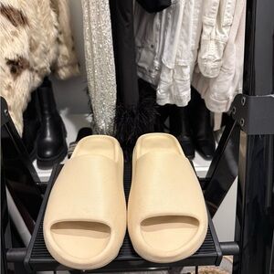 Yeezy Beige Slide Sandals